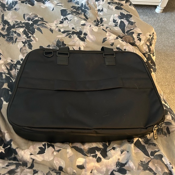 Targus TBT045US Mobile Elite 15-16” Laptop Bag - Picture 3 of 4